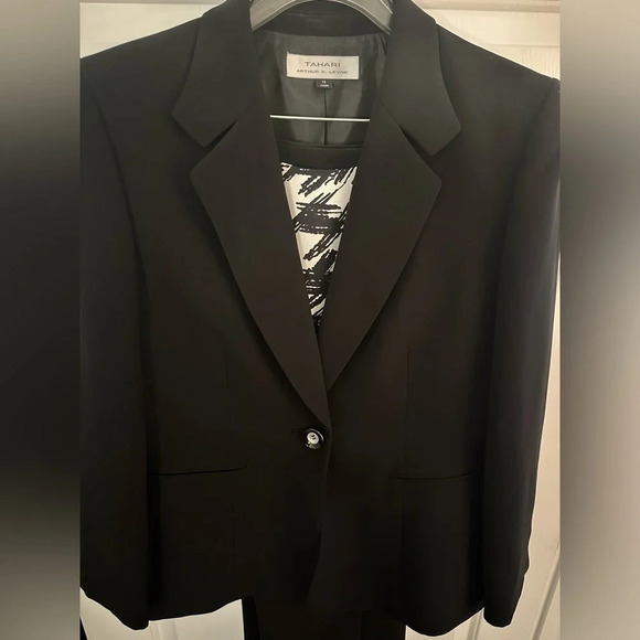 NWT Tahari Women’s Black Three Piece Suit Size 14 - Picture 3 of 14